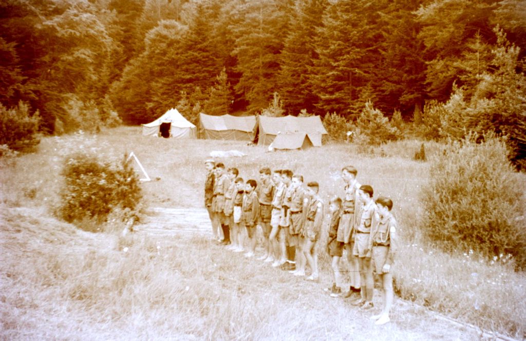 Plik:1957-58 Obóz stały w Bieszczadach. Watra 028 fot. Z.Żochowski.jpg