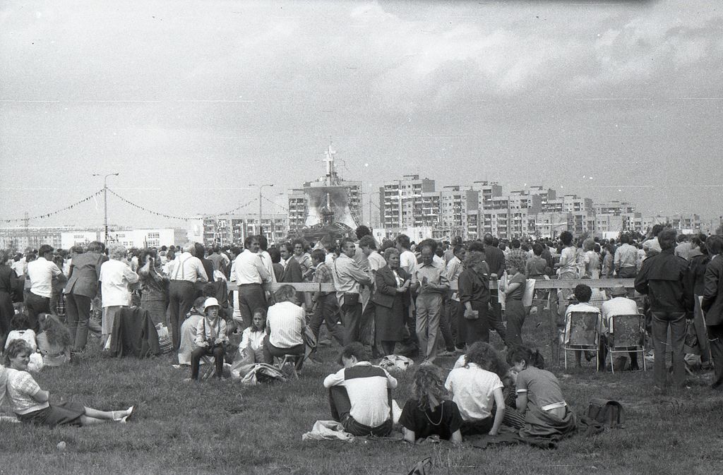 Plik:1987 Biała Służba. Gdynia, Gdańsk. Szarotka030 fot. Jacek Kaszuba.jpg