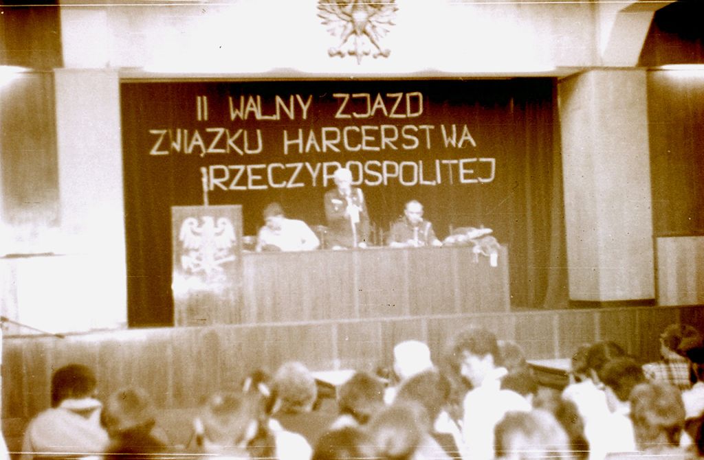 Plik:1990 II Zjazd ZHR. Wrocław. Szarotka013 fot. J.Kaszuba.jpg