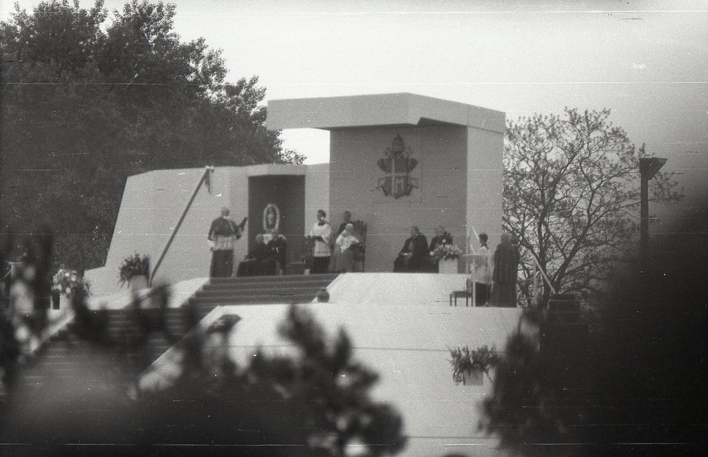 Plik:1987 Biała Służba. Gdynia, Gdańsk. Szarotka017 fot. Jacek Kaszuba.jpg