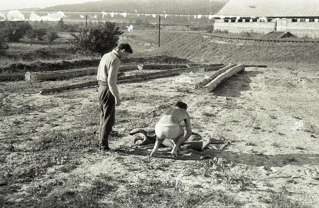 Plik:1956-60 Obóz wędrowny. Bieszczady. 2 GDH Watra 049 fot. Z.Żochowski.jpg