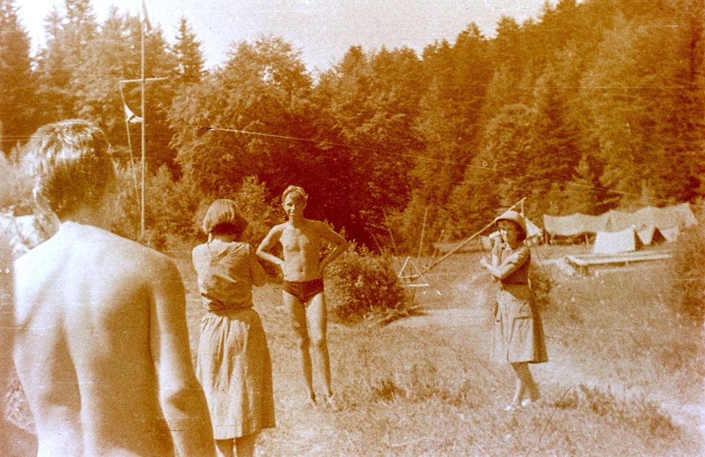 Plik:1957-58 Obóz stały w Bieszczadach. Watra 104 fot. Z.Żochowski.jpg