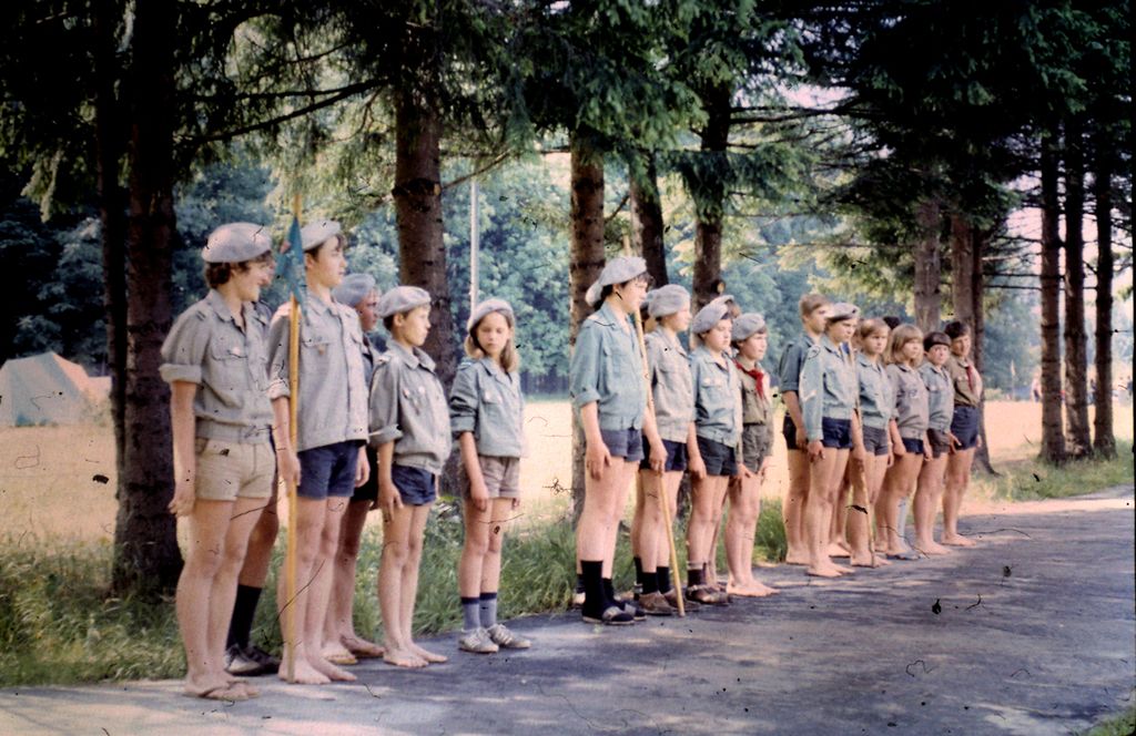 Plik:1973 Obóz Kotlina Kłodzka. Kudowa - Karłów - Strzeliniec. 2 GDH Watra 017 fot. Z.Żochowski.jpg