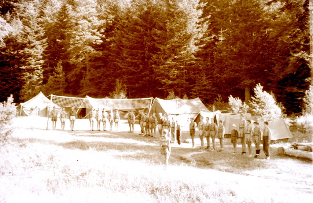 Plik:1957-58 Obóz stały w Bieszczadach. Watra 006 fot. Z.Żochowski.jpg