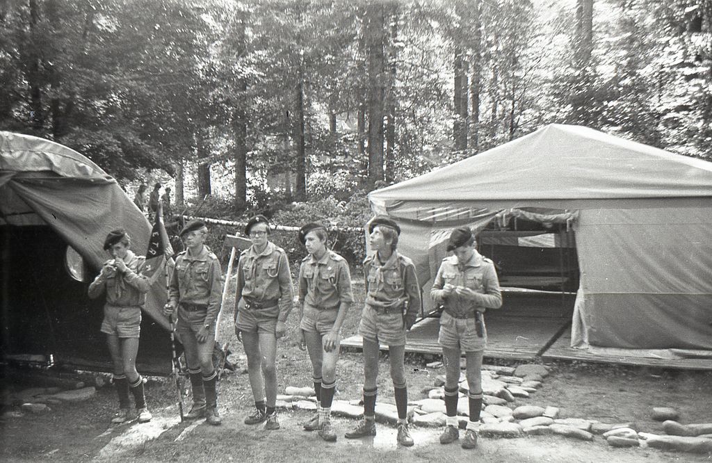 Plik:1983 Lipowa Zimnik. Obóz Puszcza II. Szarotka112 fot. J.Kaszuba.jpg