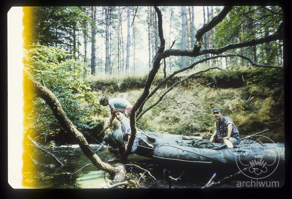 Plik:1990 jezioro Rokiet Obóz 3NDH Niepołomni 32.jpg