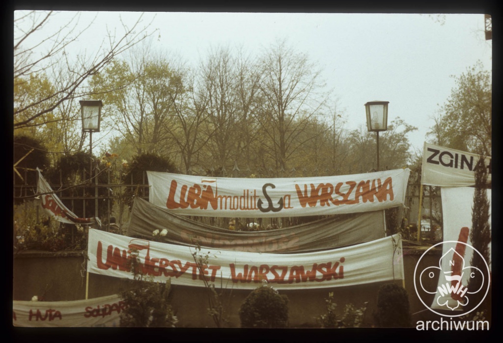 Plik:1984-11 Warszawa Pogrzeb ks. Jerzego Popieluszki 16.jpg
