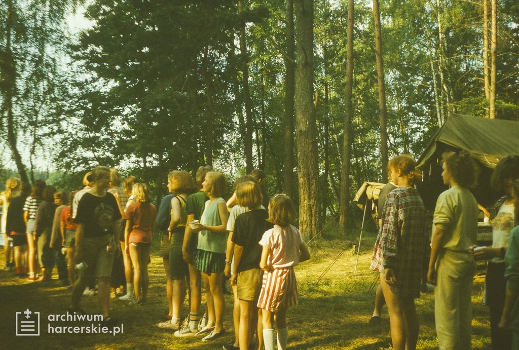Plik:1991-07 Obóz Avalon. jez. Czyste. Poj.Kaszubskie. Szarotka 108 fot. J.Kaszuba.jpg