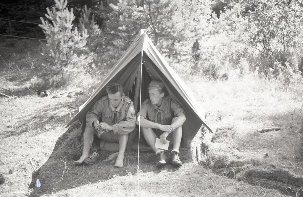 Plik:1957-58 Obóz stały w Bieszczadach. Watra 168 fot. Z.Żochowski.jpg