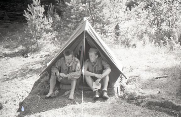 1957-58 Obóz stały w Bieszczadach. Watra 168 fot. Z.Żochowski.jpg