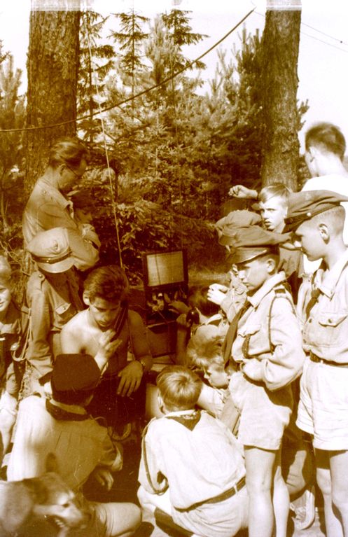 Plik:1956-60 Obóz harcerzy z Gdyni. Watra073 fot. Z.Żochowski.jpg