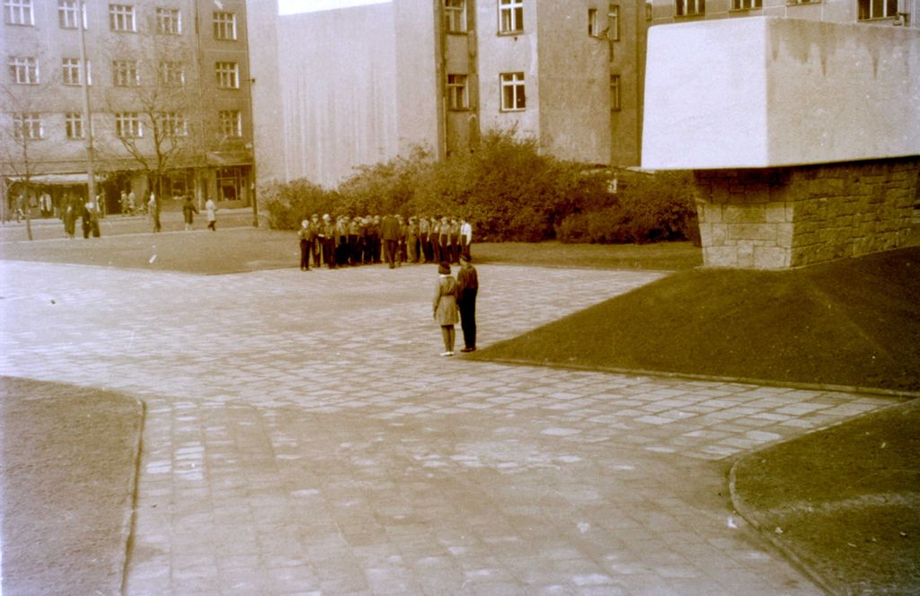 Plik:1966 Odsłonięcie pomnika harcerzy w Gdyni. Watra 043 fot. Z.Żochowski.jpg