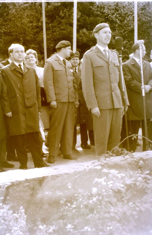 Plik:1966 Odsłonięcie pomnika harcerzy w Gdyni. Watra 071 fot. Z.Żochowski.jpg