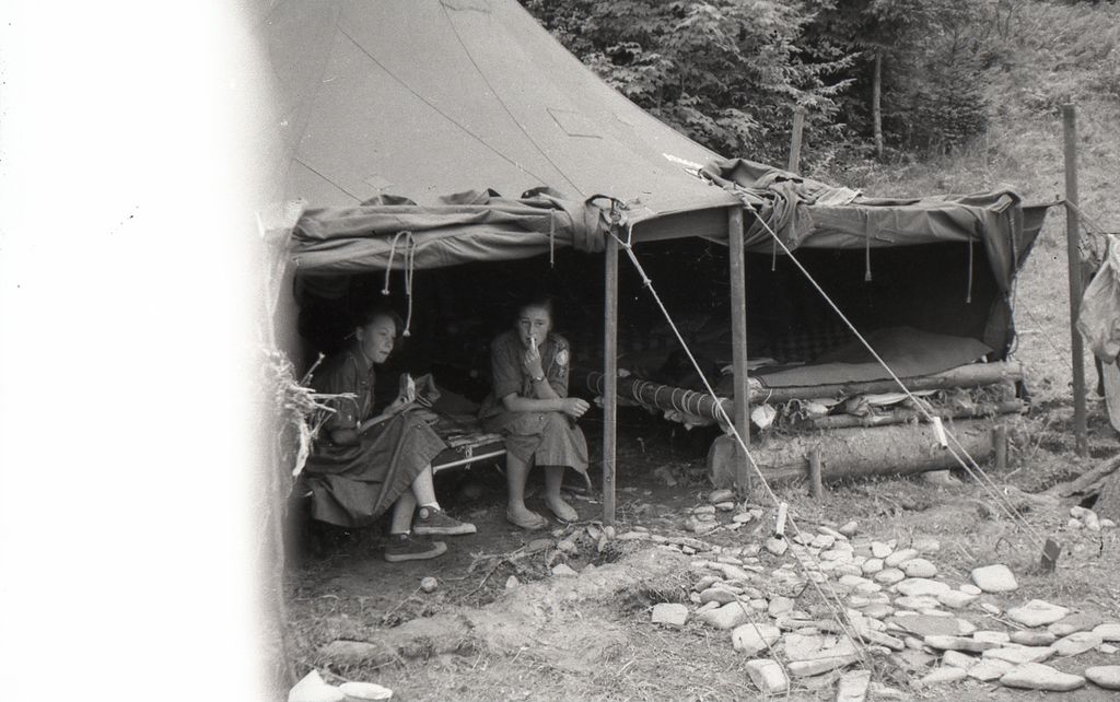 Plik:1957-58 Obóz stały w Bieszczadach. Watra 158 fot. Z.Żochowski.jpg