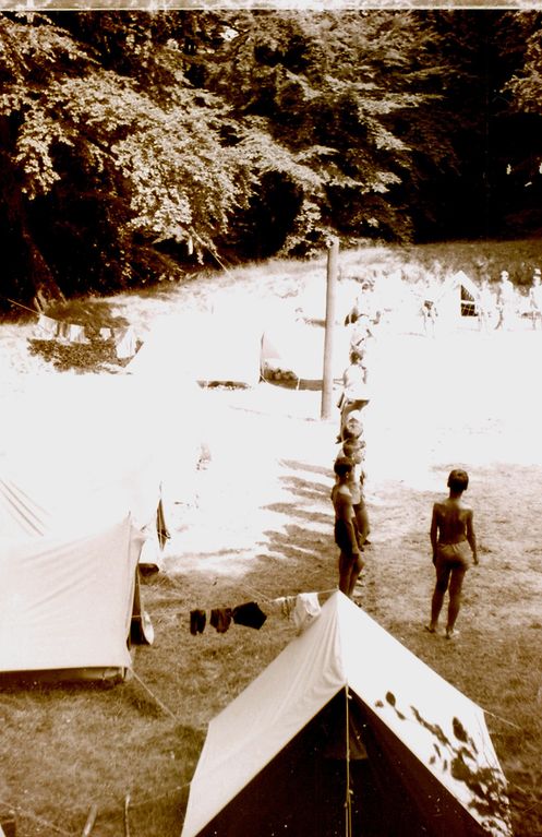 Plik:1966-69 Obóz wędrowny Wyspa Wolin, Szczecin. Watra 089 fot. Z.Żochowski.jpg