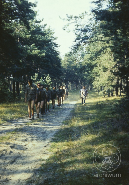 Plik:1982 Obóz kręgu ZAWISZA z Lublina Schron, Bor i Starówka Wierna Rzeka 042.jpg
