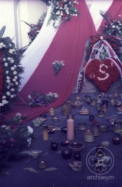1984-11 Warszawa pogrzeb ks. Jerzego Popiełuszki Szczep Puszcza 008.jpg