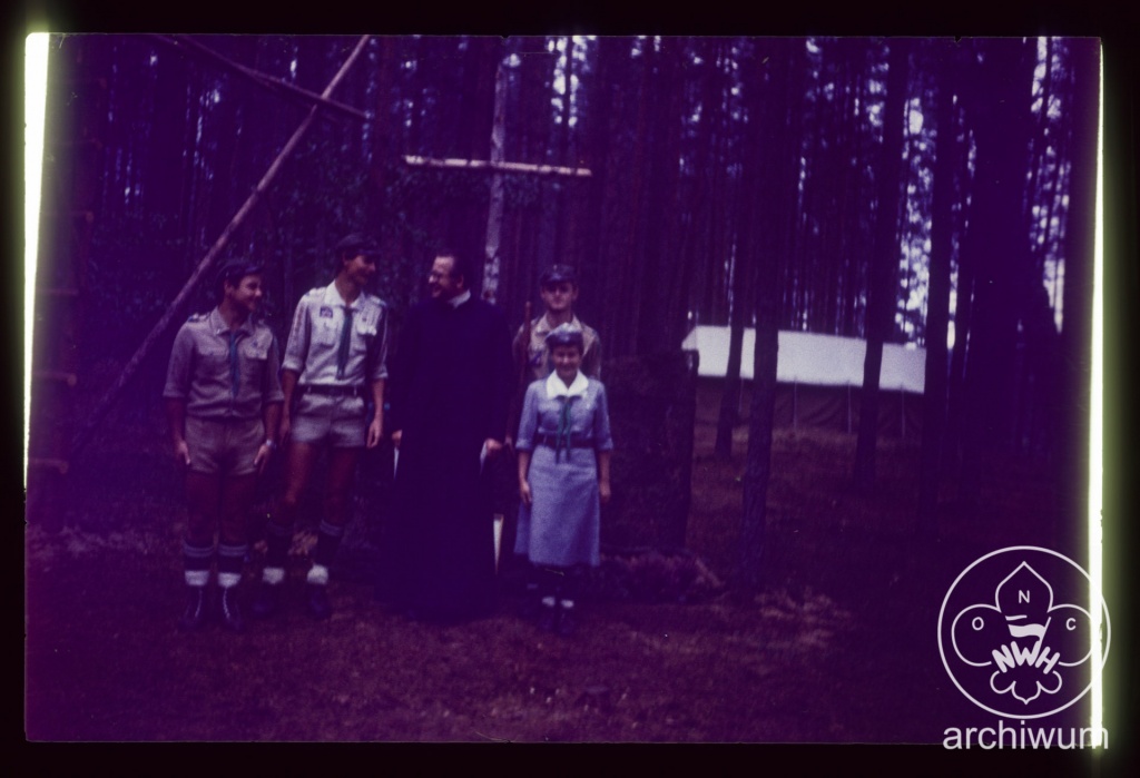 Plik:1982-07 Jezioro Zdrojno k. Osiecznej - Obóz Szczepu Puszcza z Niepołomic nr 017.jpg