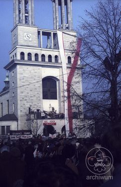 1984-11 Warszawa pogrzeb ks. Jerzego Popiełuszki Szczep Puszcza 023.jpg