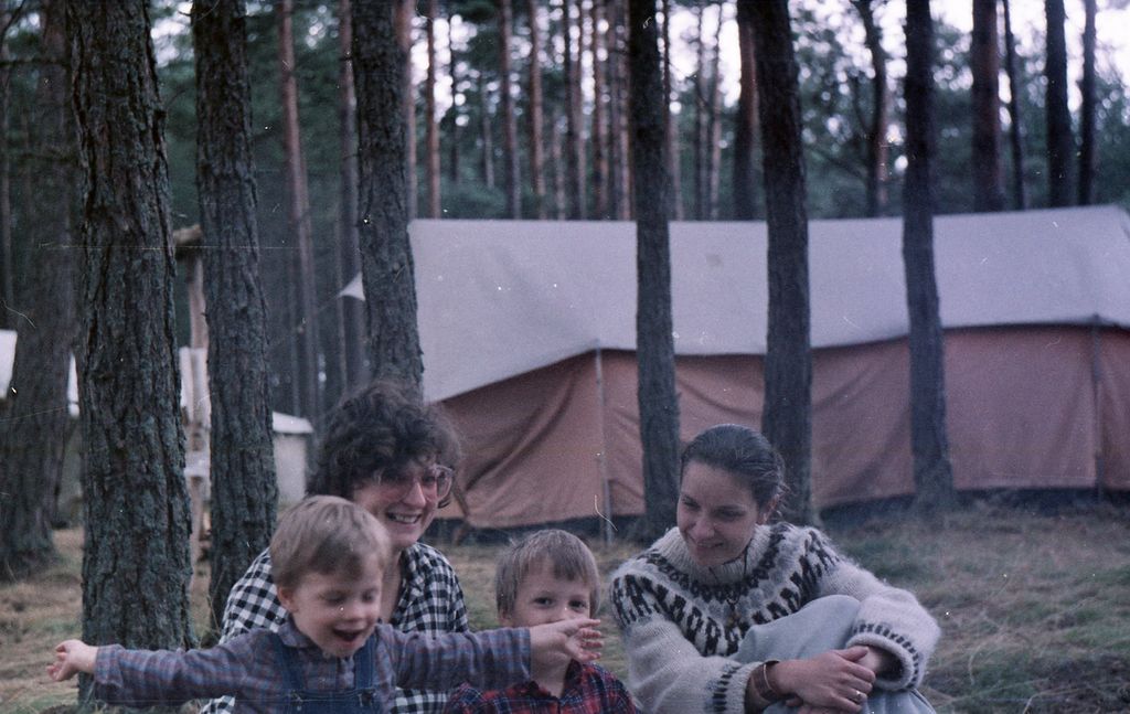Plik:1991 Obóz Avalon. Jez. Czyste. Szarotka 213 fot. J.Kaszuba.jpg