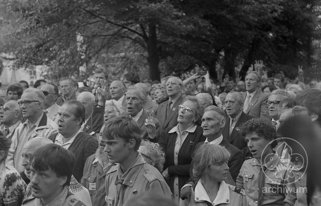 Plik:1984-08 Szczawa Zlot Kombatantów i Harcerzy 042.jpg