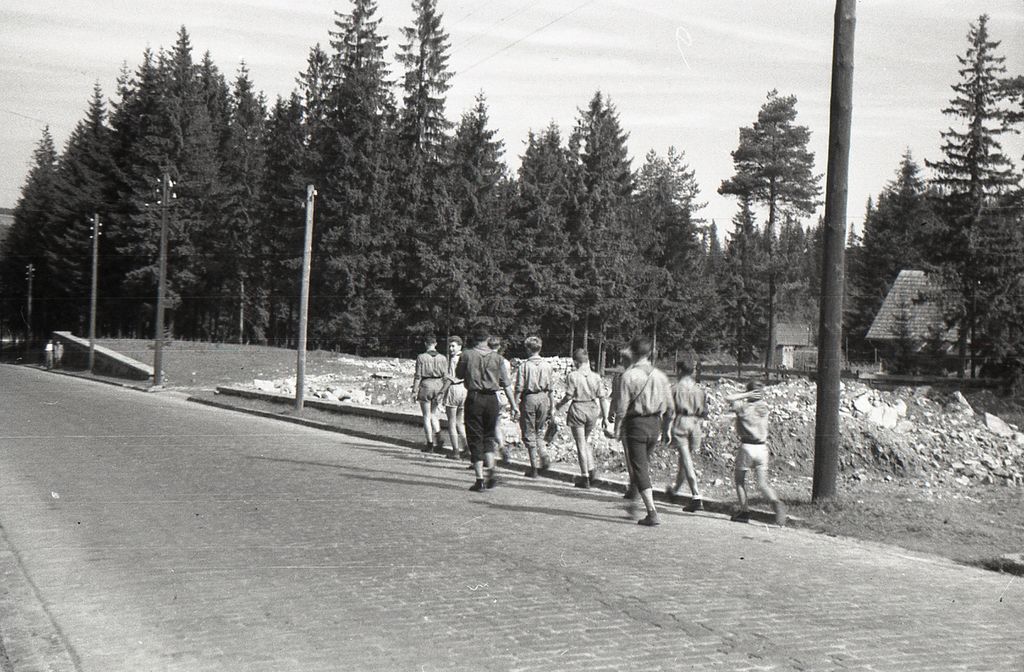 Plik:1957-62 Obóz wędrowny Tatry Polskie i Słowackie. Watra 004 fot. Z.Żochowski.jpg