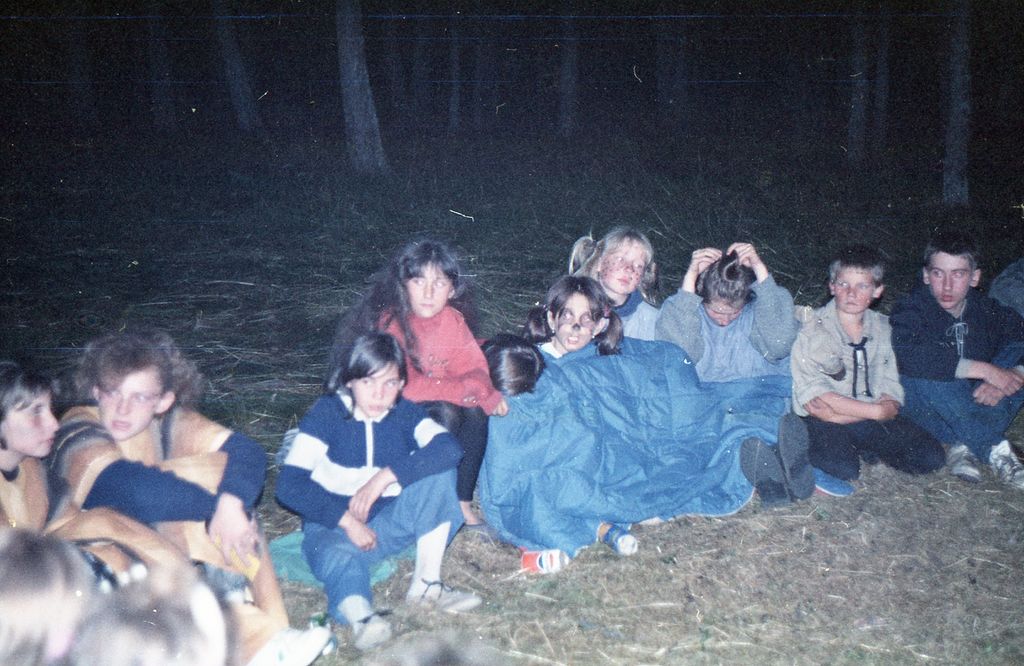 Plik:1991 Obóz Avalon. Jez. Czyste. Szarotka 205 fot. J.Kaszuba.jpg