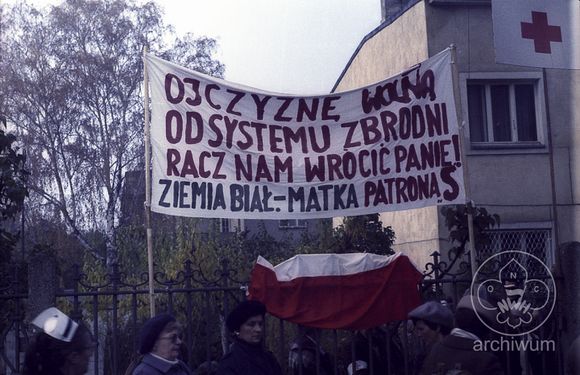 1984-11 Warszawa pogrzeb ks. Jerzego Popiełuszki Szczep Puszcza 011.jpg