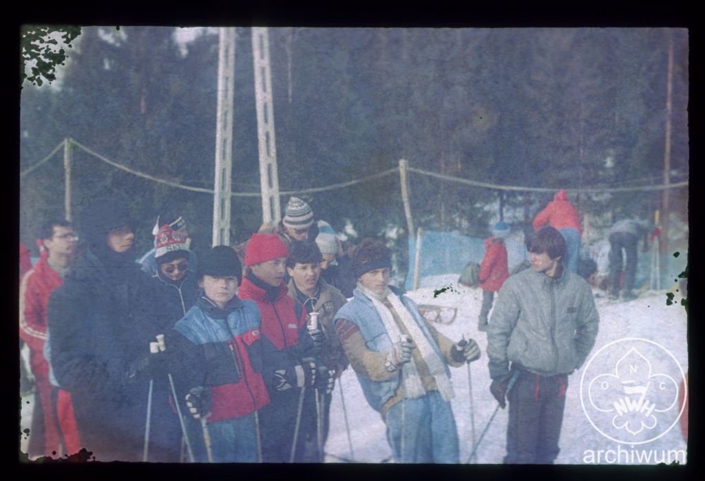 Plik:1987-02 Żywiec Zimowisko 3 NDH Niepołomni ze Szczepu Puszcza 014.jpg