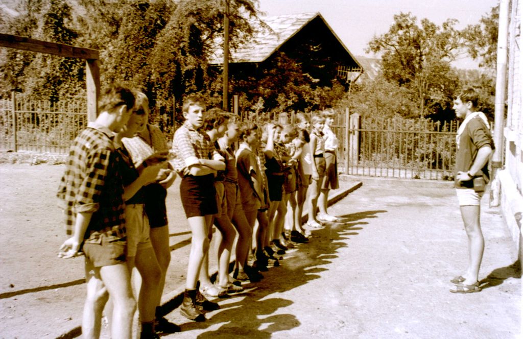 Plik:1966 Obóz wędrowny w Bieszczadach. 2 GDH Watra 011 fot. Z.Żochowski.jpg