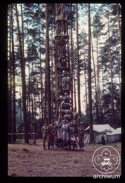 1985-08 Jez. Dłużek k. Jedwabna - Obóz Szczepu Puszcza z Niepołomic 016.jpg