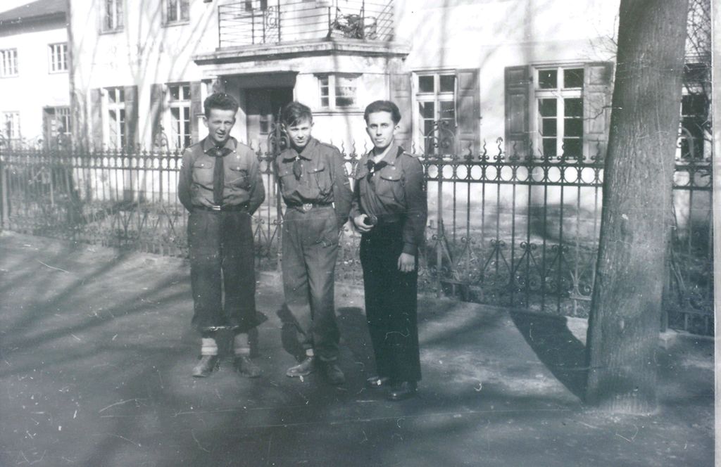 Plik:1947-48 Gdańsk Oliwa. Drużyna Z.Żochowskiego. Watra 003 fot. Z.Żochowski.jpg