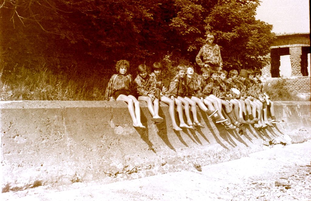 Plik:1977 Obóz wedrowny Jantar. Pobrzeżem Bałtyku. Watra 021 fot. Z.Żochowski.jpg