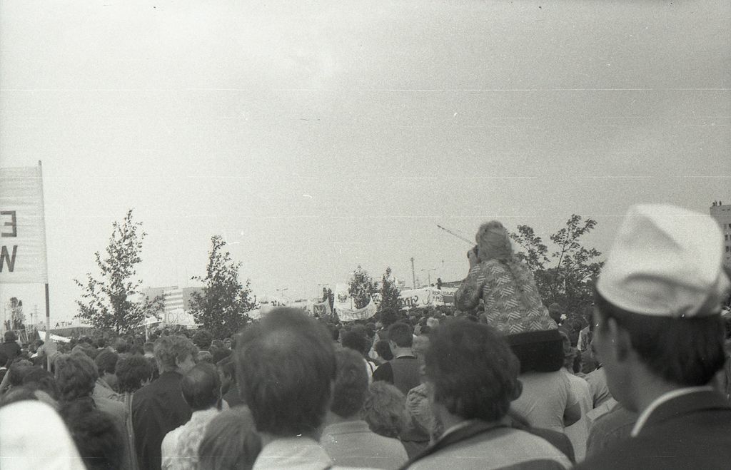 Plik:1987 Biała Służba. Gdynia, Gdańsk. Szarotka037 fot. Jacek Kaszuba.jpg