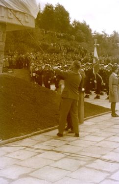 1966 Odsłonięcie pomnika harcerzy w Gdyni. Watra 019 fot. Z.Żochowski.jpg