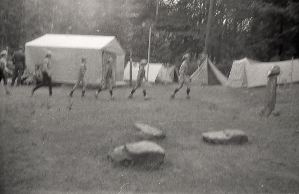 Plik:1983 Lipowa Zimnik. Obóz Puszcza II. Szarotka094 fot. J.Kaszuba.jpg