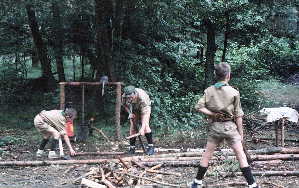 Plik:1991 Obóz Avalon. Jez. Czyste. Szarotka 191 fot. J.Kaszuba.jpg