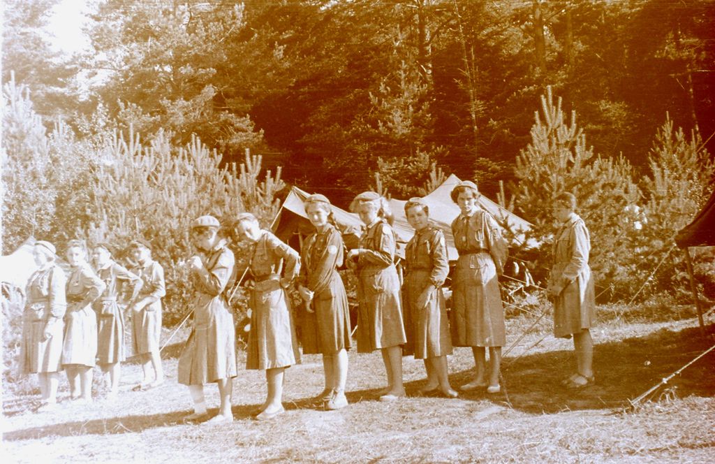 Plik:1957-58 Obóz stały w Bieszczadach. Watra 079 fot. Z.Żochowski.jpg
