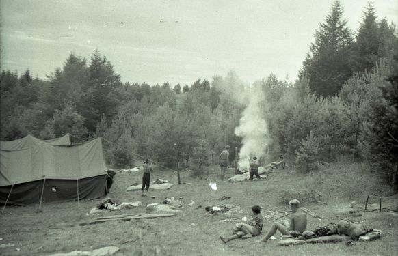 1957-58 Obóz stały w Bieszczadach. Watra 170 fot. Z.Żochowski.jpg