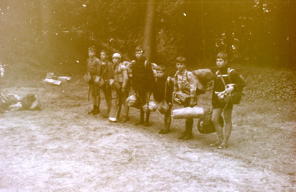 Plik:1966-69 Obóz wędrowny Wyspa Wolin, Szczecin. Watra 092 fot. Z.Żochowski.jpg