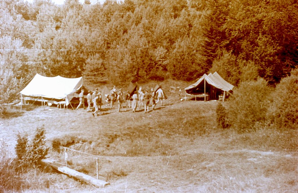 Plik:1957-58 Obóz stały w Bieszczadach. Watra 067 fot. Z.Żochowski.jpg