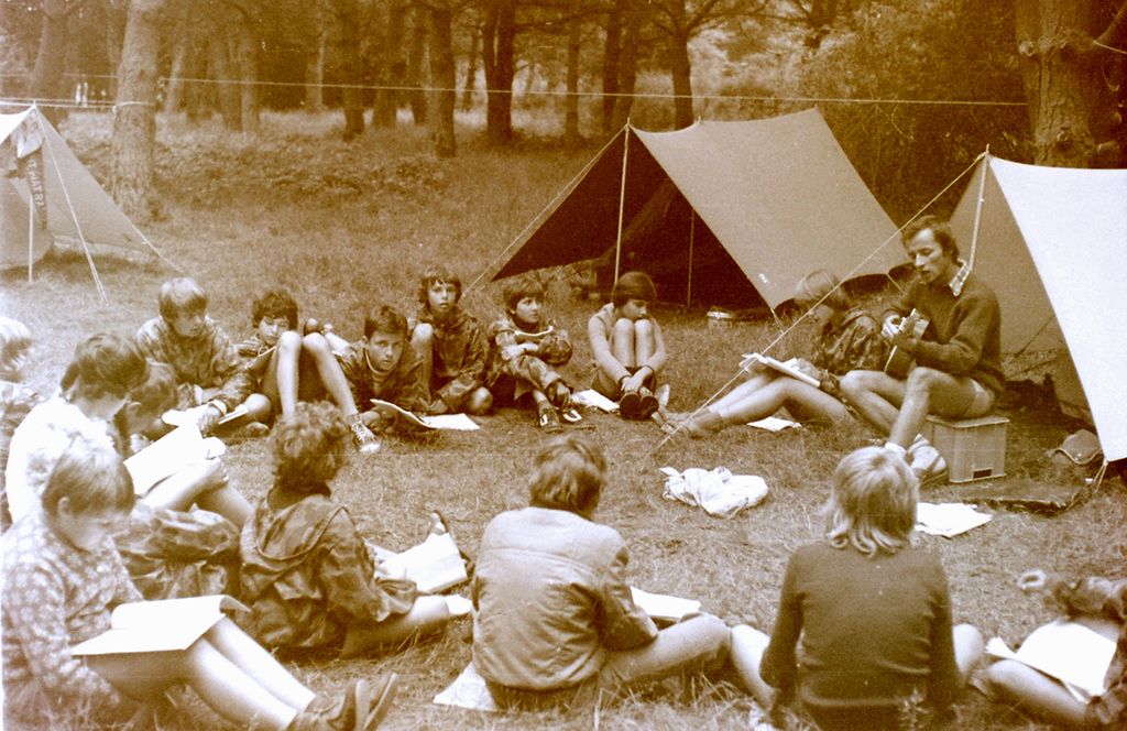Plik:1977 Obóz wedrowny Jantar. Pobrzeżem Bałtyku. Watra 020 fot. Z.Żochowski.jpg