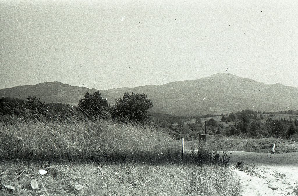 Plik:1956-60 Obóz wędrowny. Bieszczady. 2 GDH Watra 062 fot. Z.Żochowski.jpg