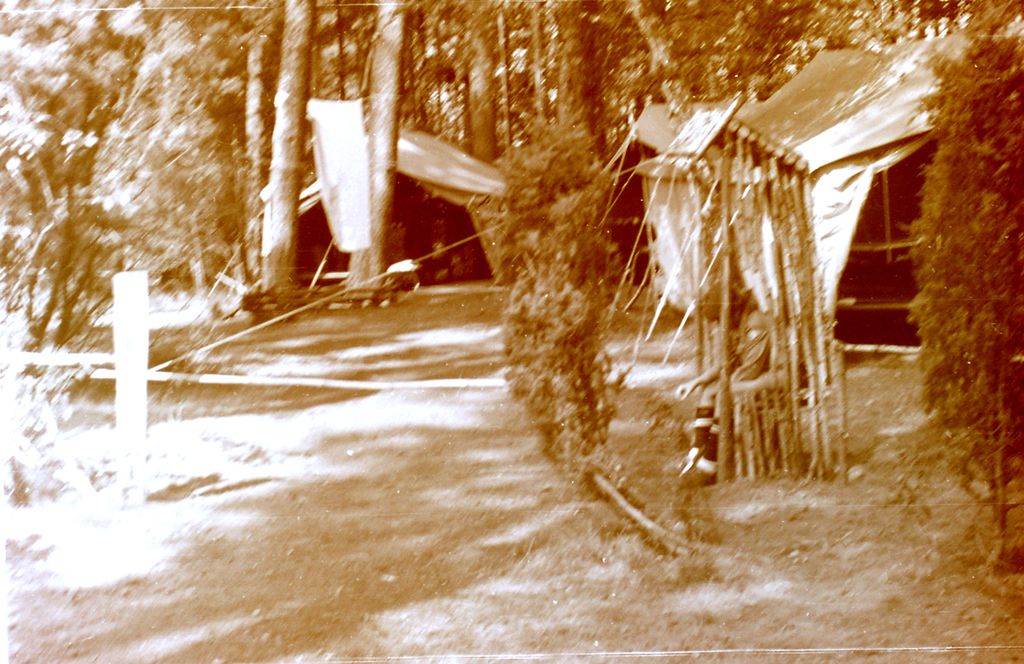 Plik:1987 Na obozie u 5 Krakowskiej Wichry . Szarotka020 fot. J.Kaszuba.jpg