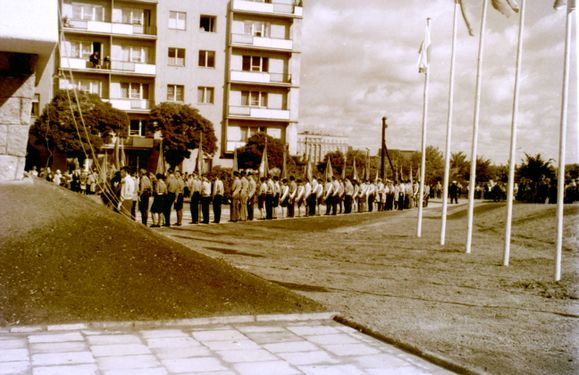 1966 Odsłonięcie pomnika harcerzy w Gdyni. Watra 053 fot. Z.Żochowski.jpg