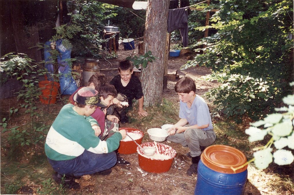 Plik:1995 Obóz stały. J. Karwno. Szarotka010 fot. A.Kamiński.jpg