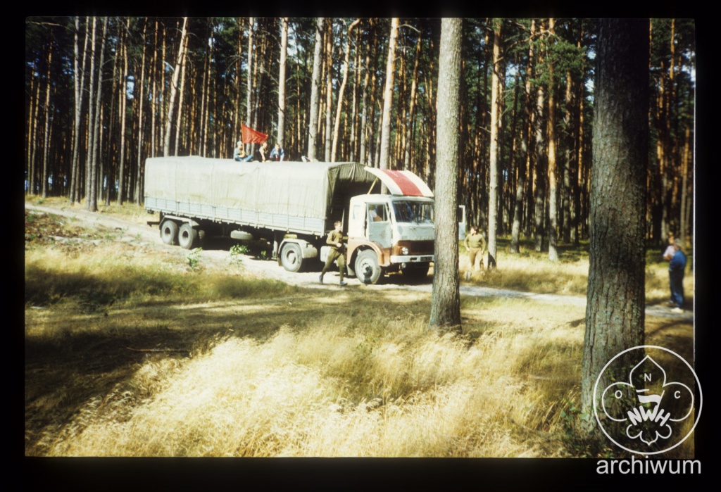 Plik:1985-08 Jez. Dłużek k. Jedwabna - Obóz Szczepu Puszcza z Niepołomic 010.jpg