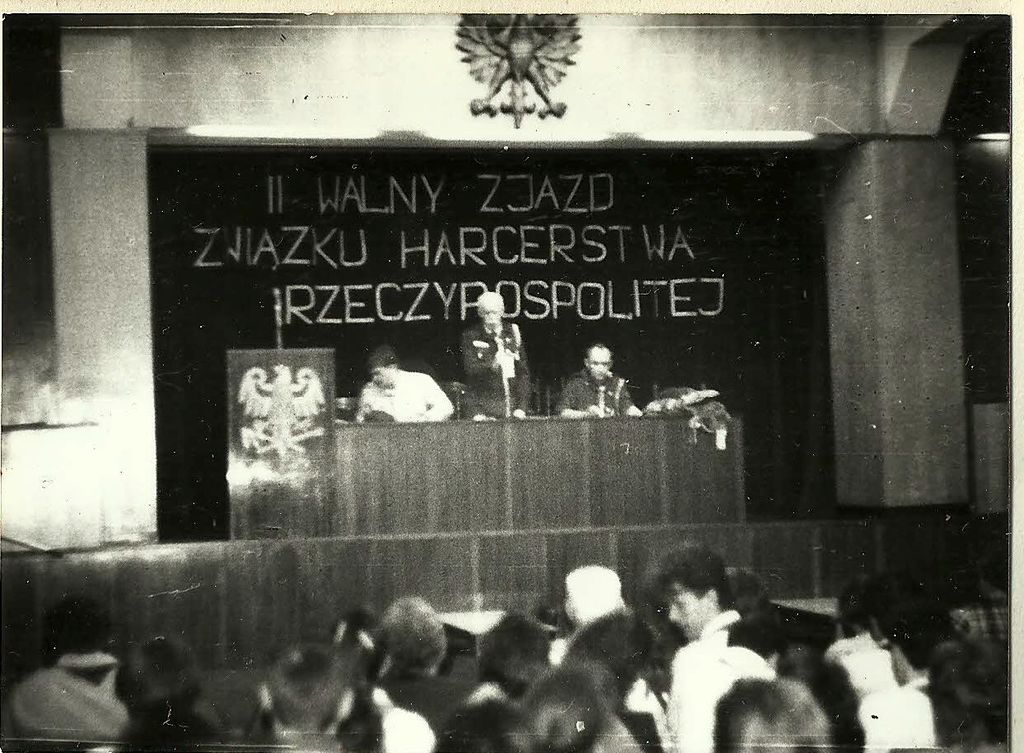 Plik:1990 II Zjazd ZHR. Wrocław. Szarotka022 fot. J.Kaszuba.jpg
