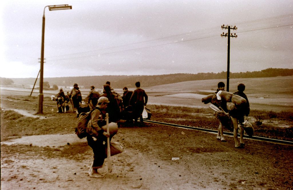 Plik:1968 Radunia. Spływ pontonowy. Watra 019 fot. Z.Żochowski.jpg
