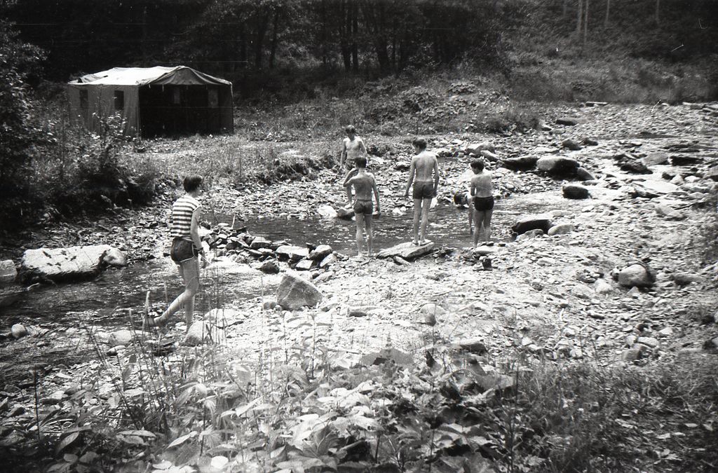 Plik:1983 Lipowa Zimnik. Obóz Puszcza II. Szarotka088 fot. J.Kaszuba.jpg